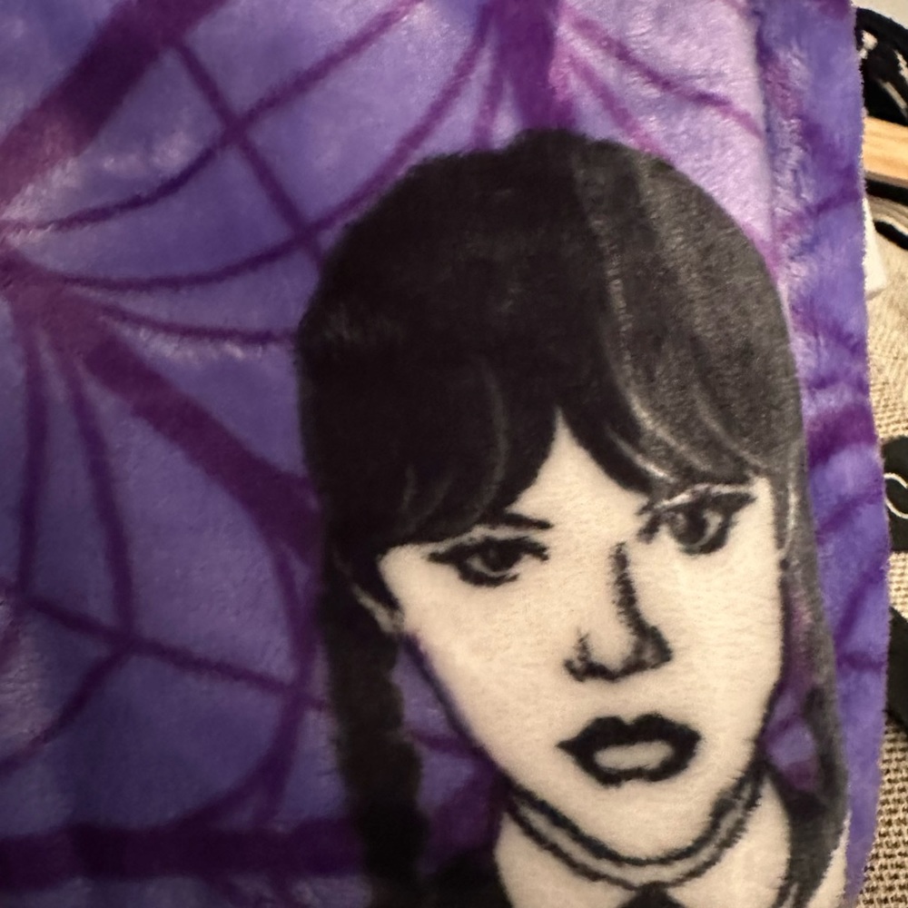 Wednesday Addams throw blanket - Picture 2 of 3